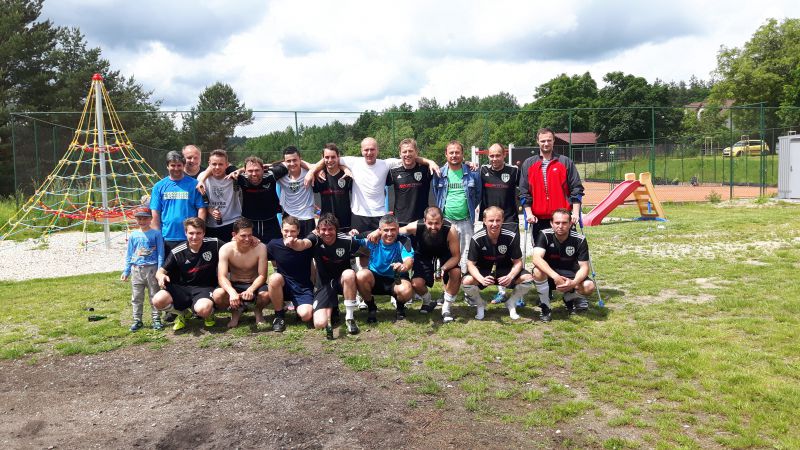 fotografie nastoupeného fotbalového týmu z roku 2016